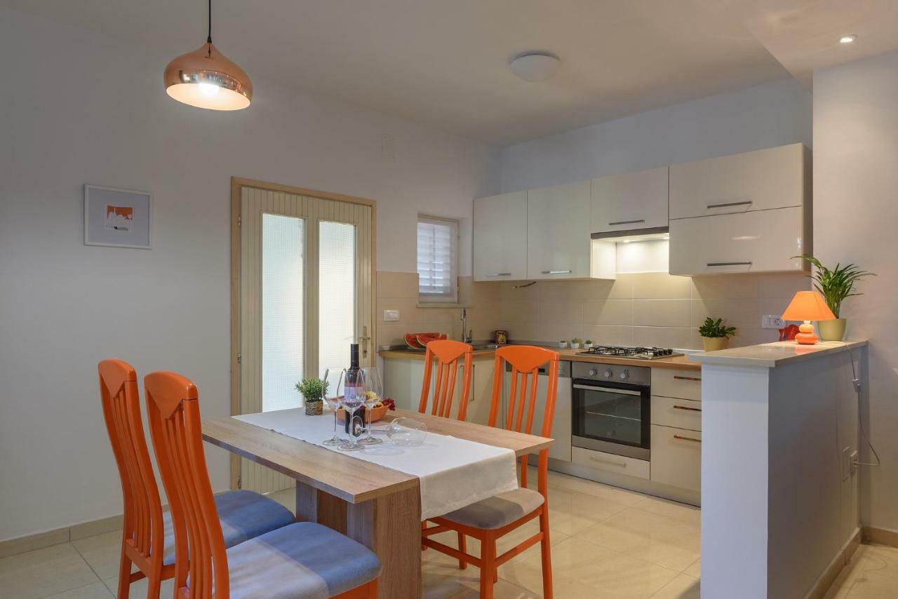 Apartment Perusko プーラ エクステリア 写真