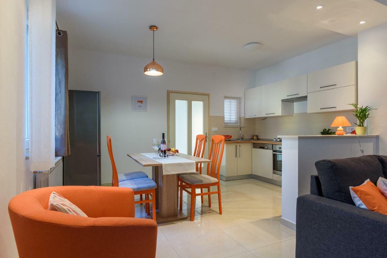 Apartment Perusko プーラ エクステリア 写真