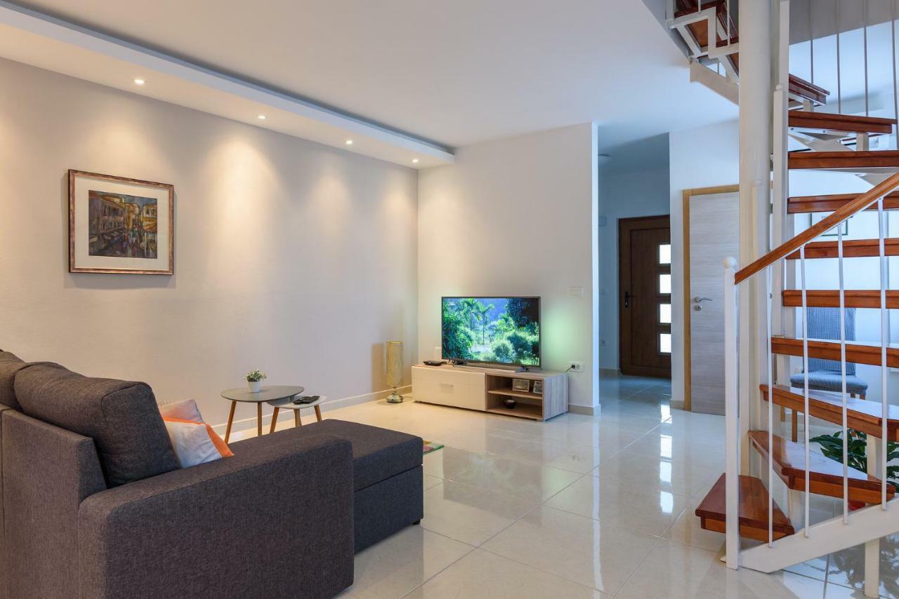 Apartment Perusko プーラ エクステリア 写真