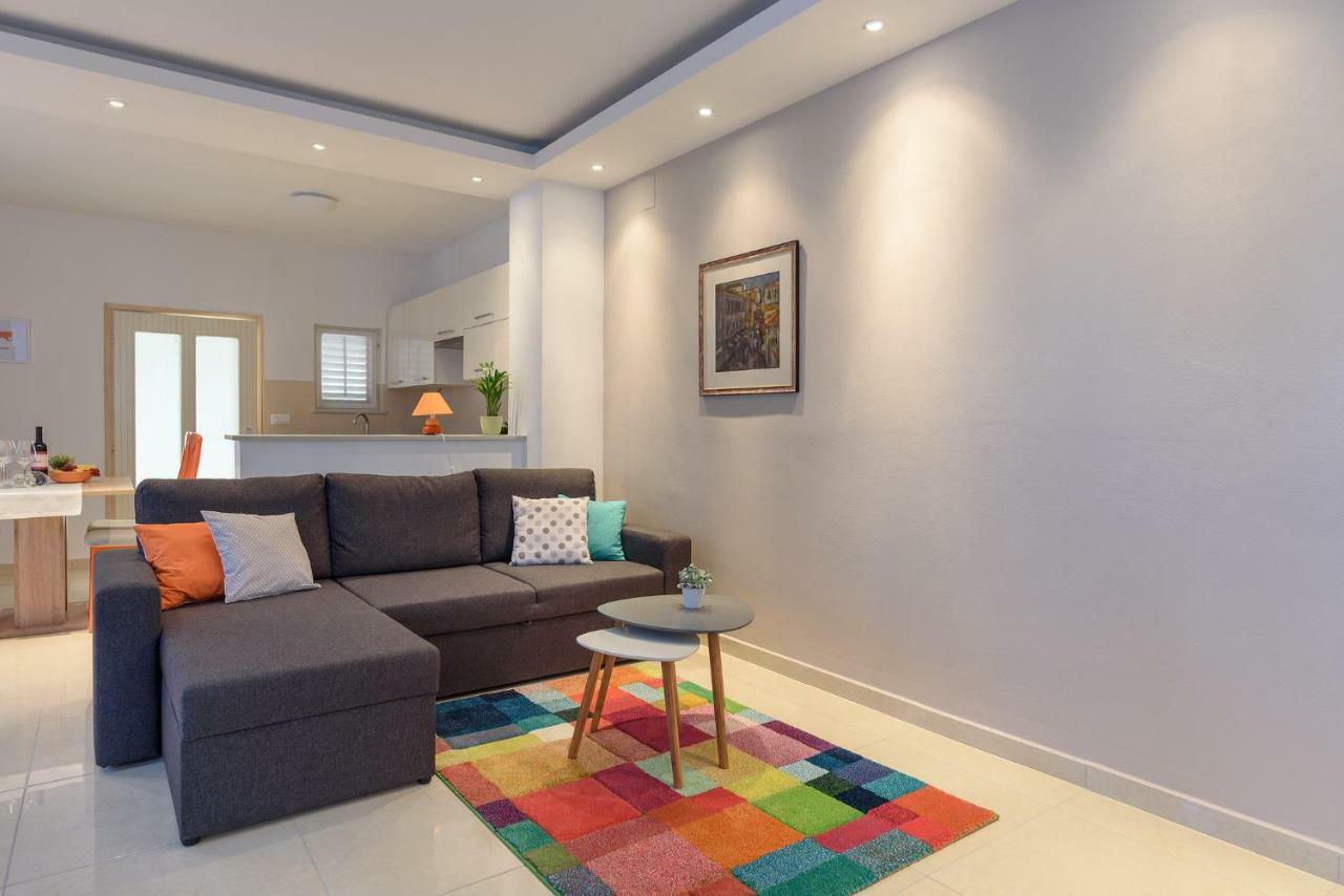 Apartment Perusko プーラ エクステリア 写真