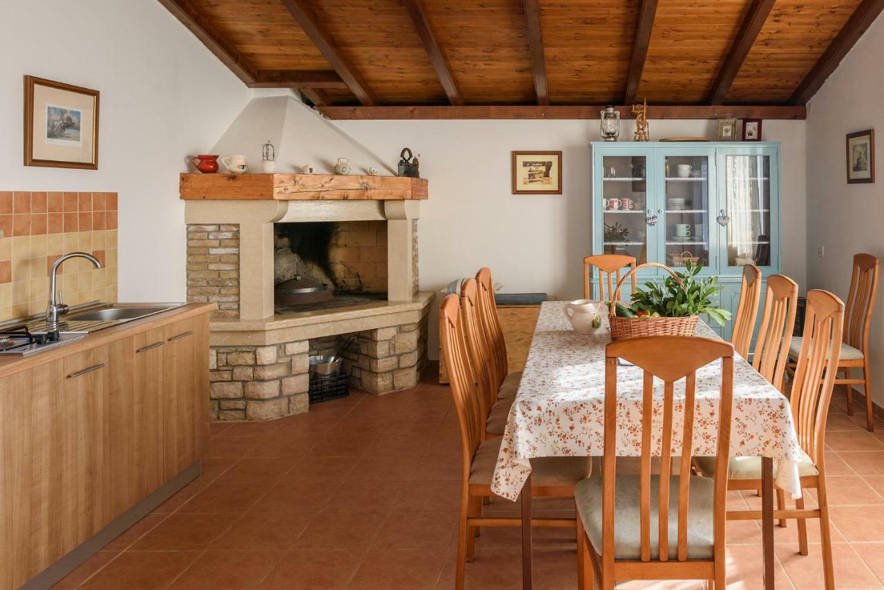 Apartment Perusko プーラ エクステリア 写真